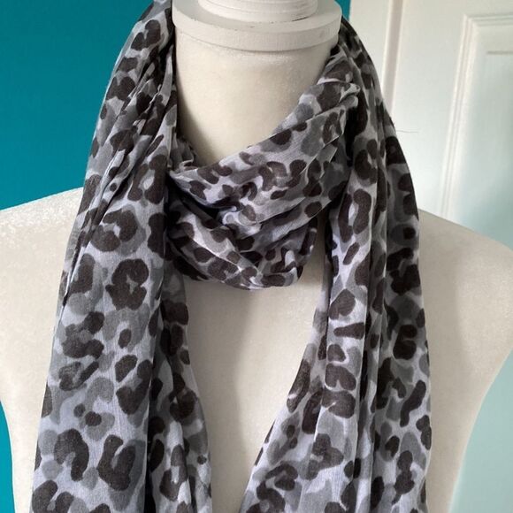 Ann Taylor Loft Gray Animal Print Scarf - Picture 2 of 7